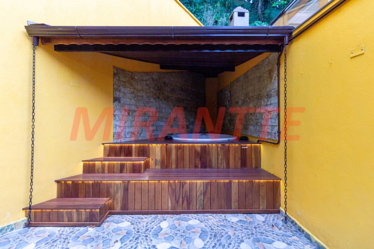 Cond. fechado de 450m² com 4 quartos em Tremembe