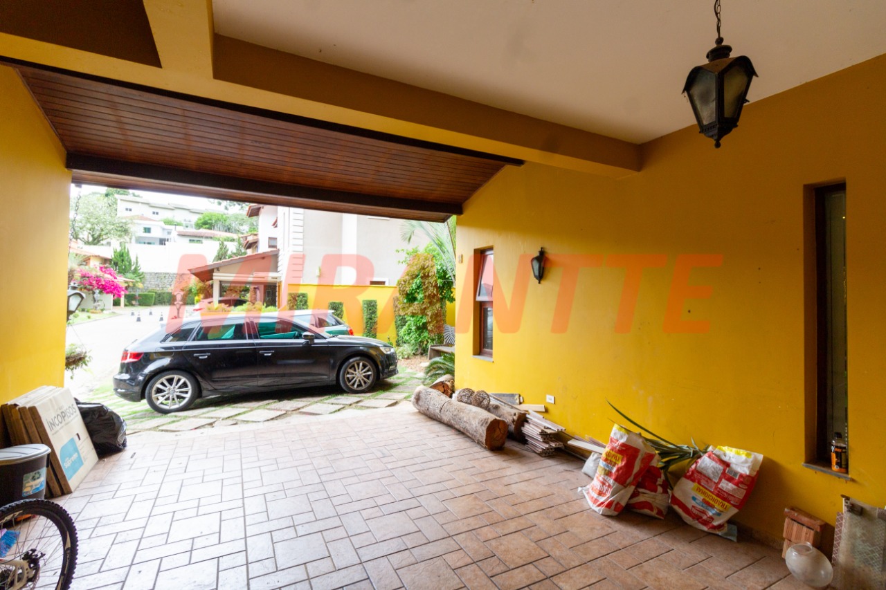 Cond. fechado de 450m² com 4 quartos em Tremembe