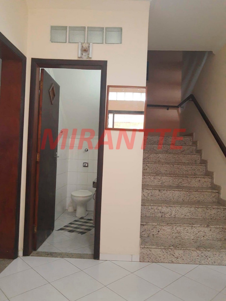 Sobrado de 235m² com 2 quartos em Jardim Santa Bárbara