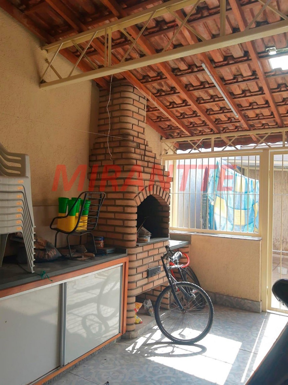 Sobrado de 235m² com 2 quartos em Jardim Santa Bárbara