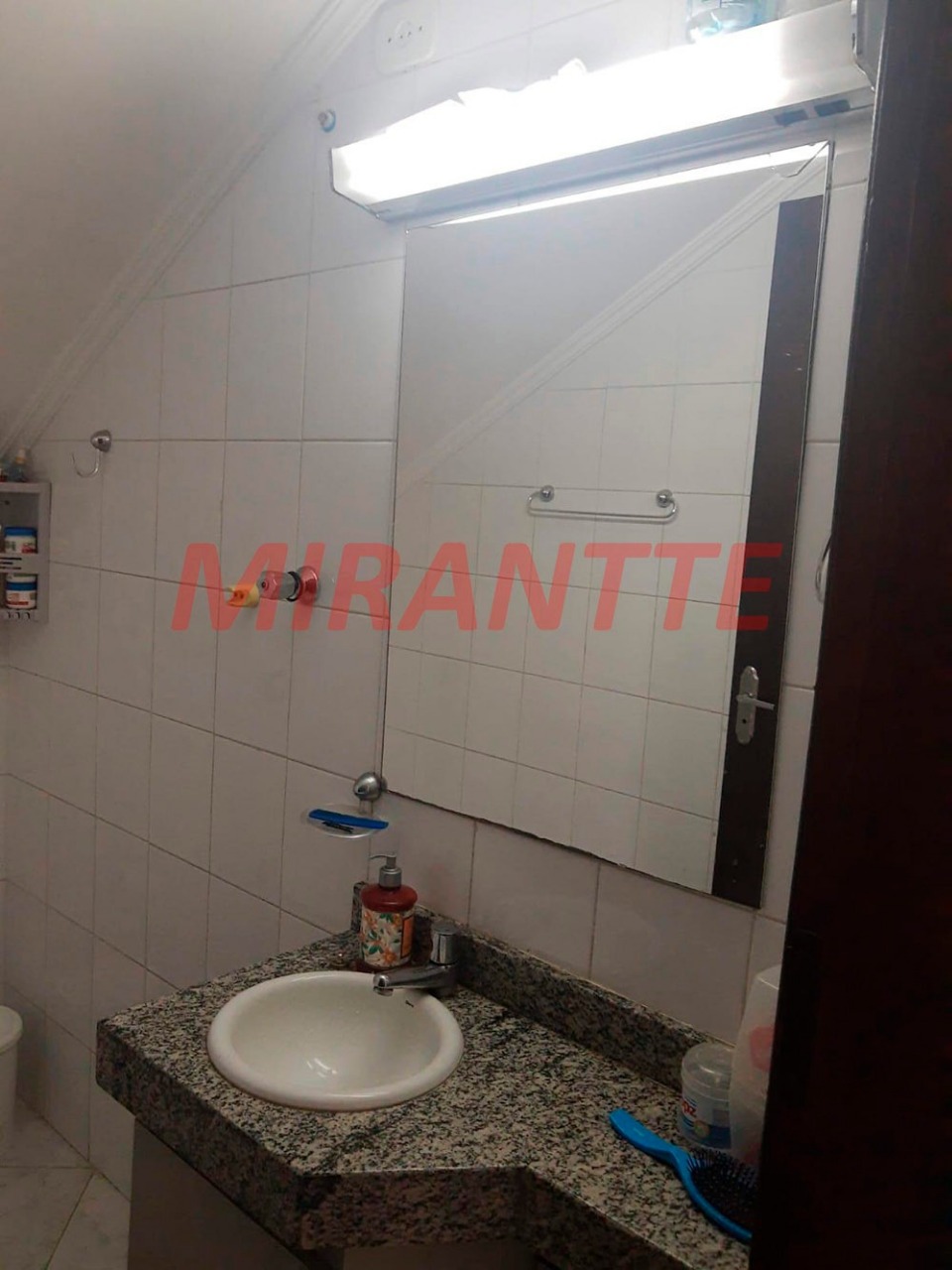 Sobrado de 235m² com 2 quartos em Jardim Santa Bárbara