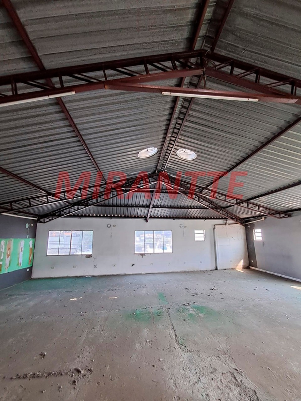 Comercial de 250m² em Sítio Do Piqueri