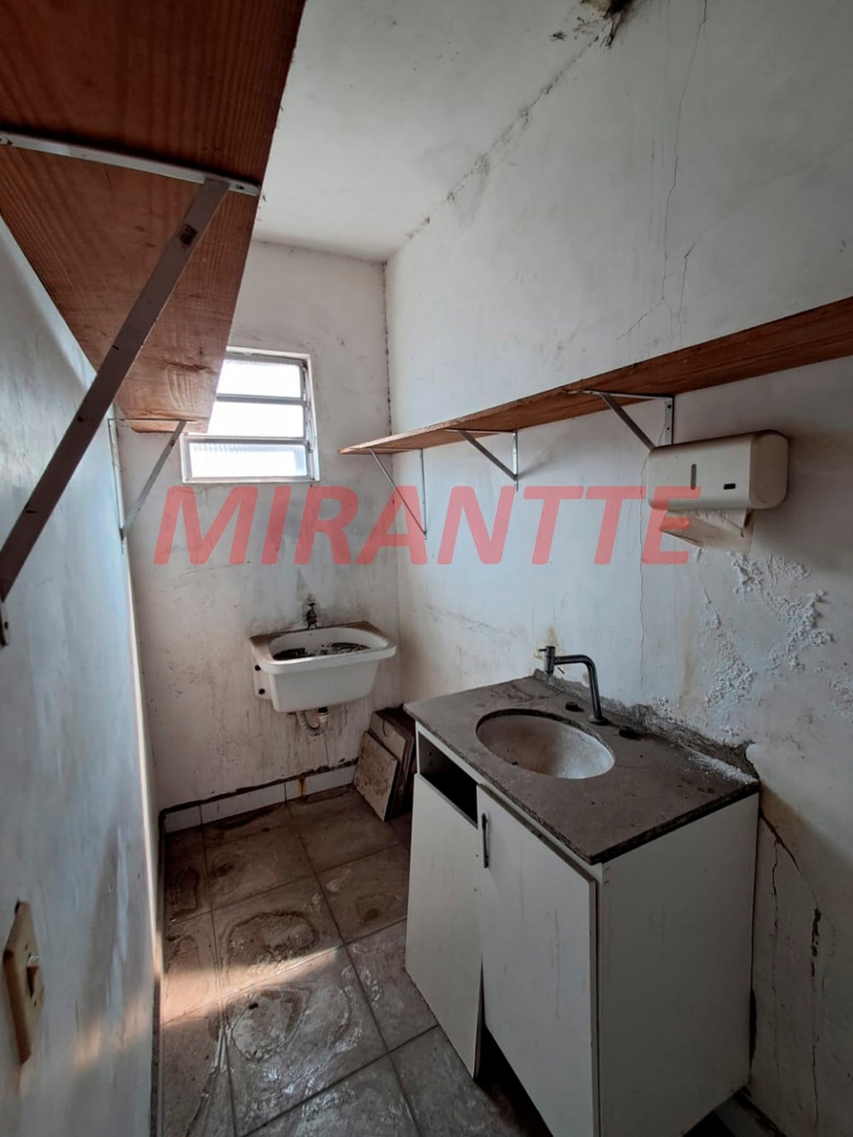 Comercial de 250m² em Sítio Do Piqueri