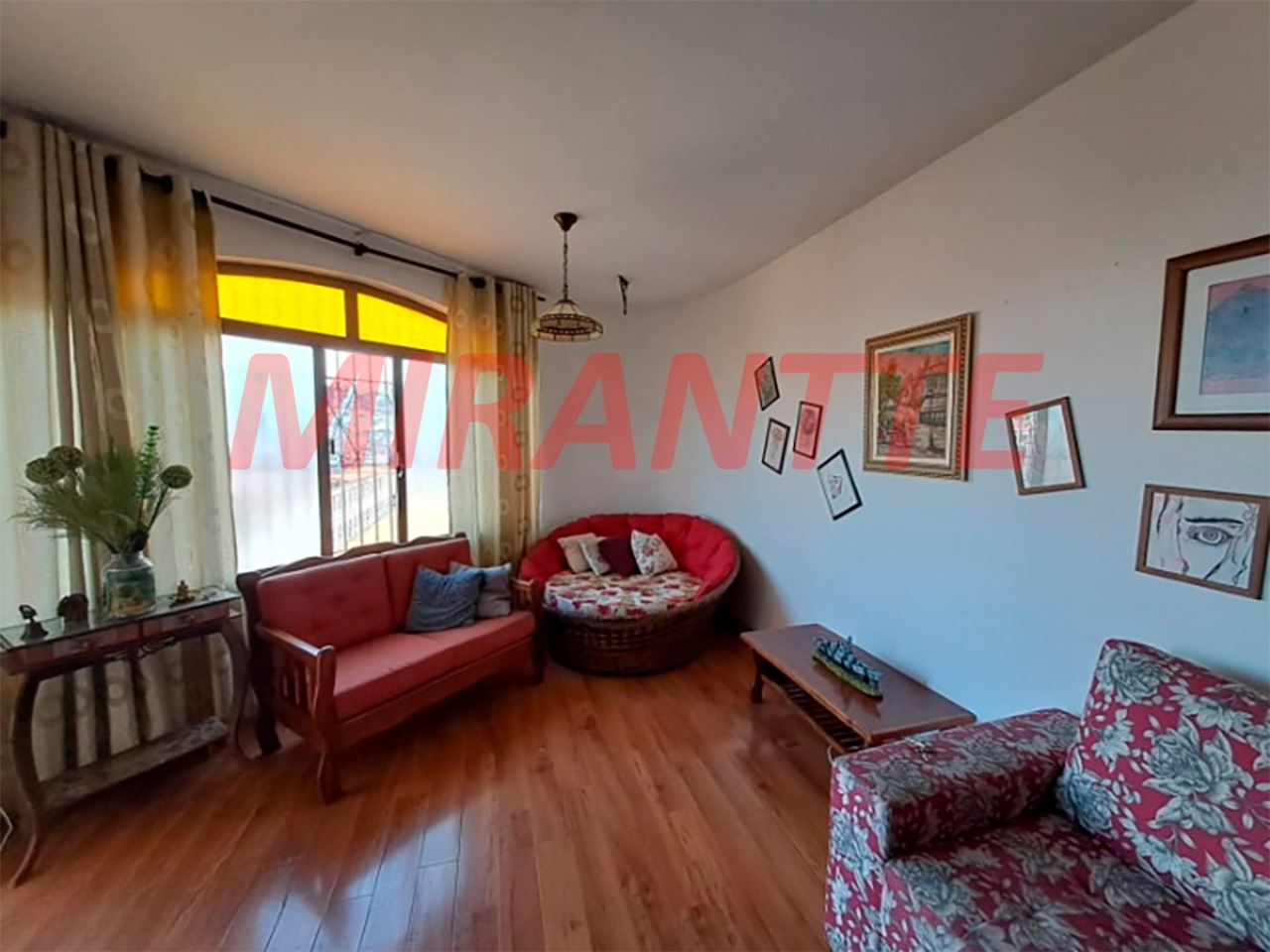 Sobrado de 308m² com 3 quartos em Jardim Peri