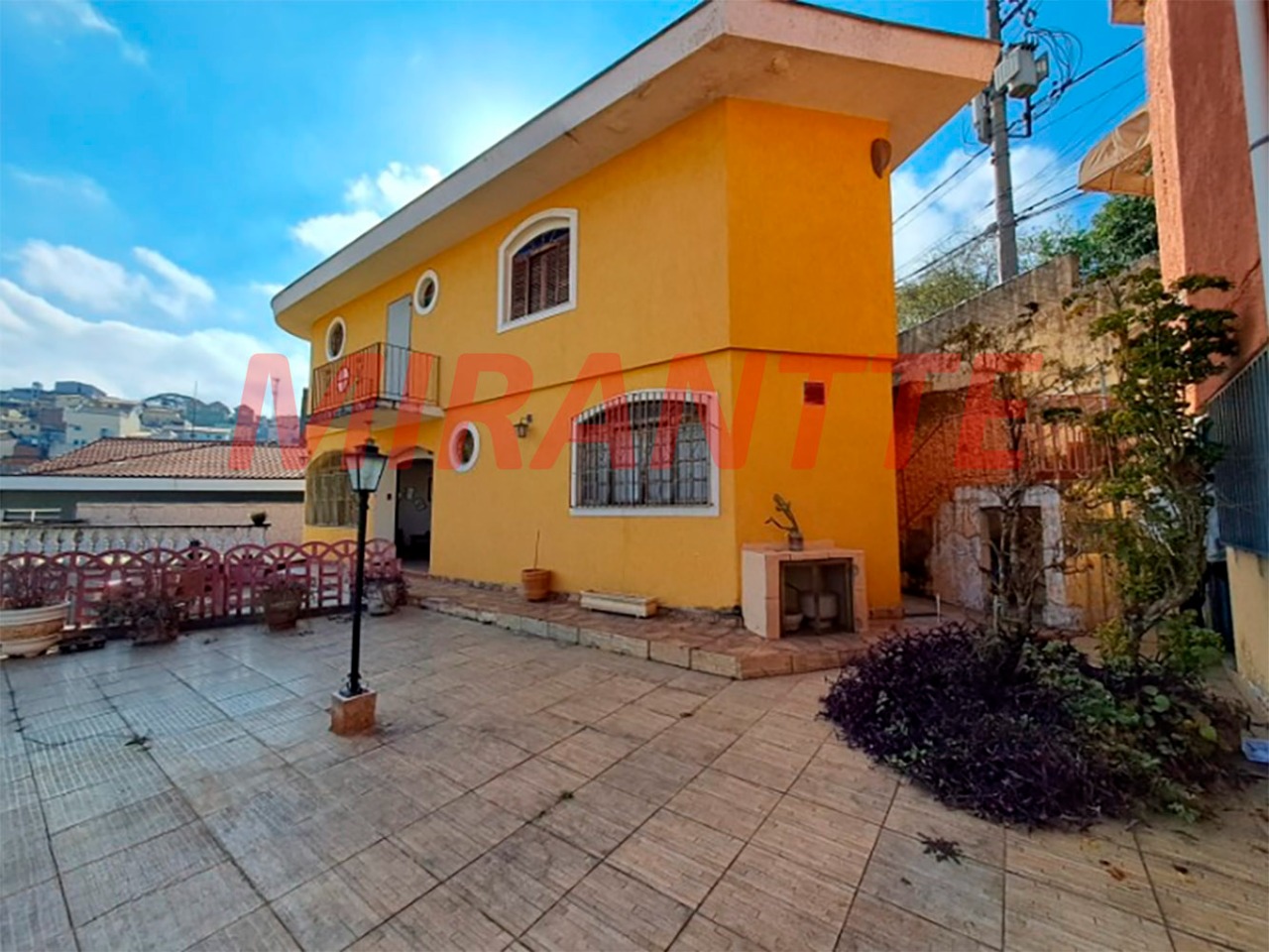 Sobrado de 308m² com 3 quartos em Jardim Peri