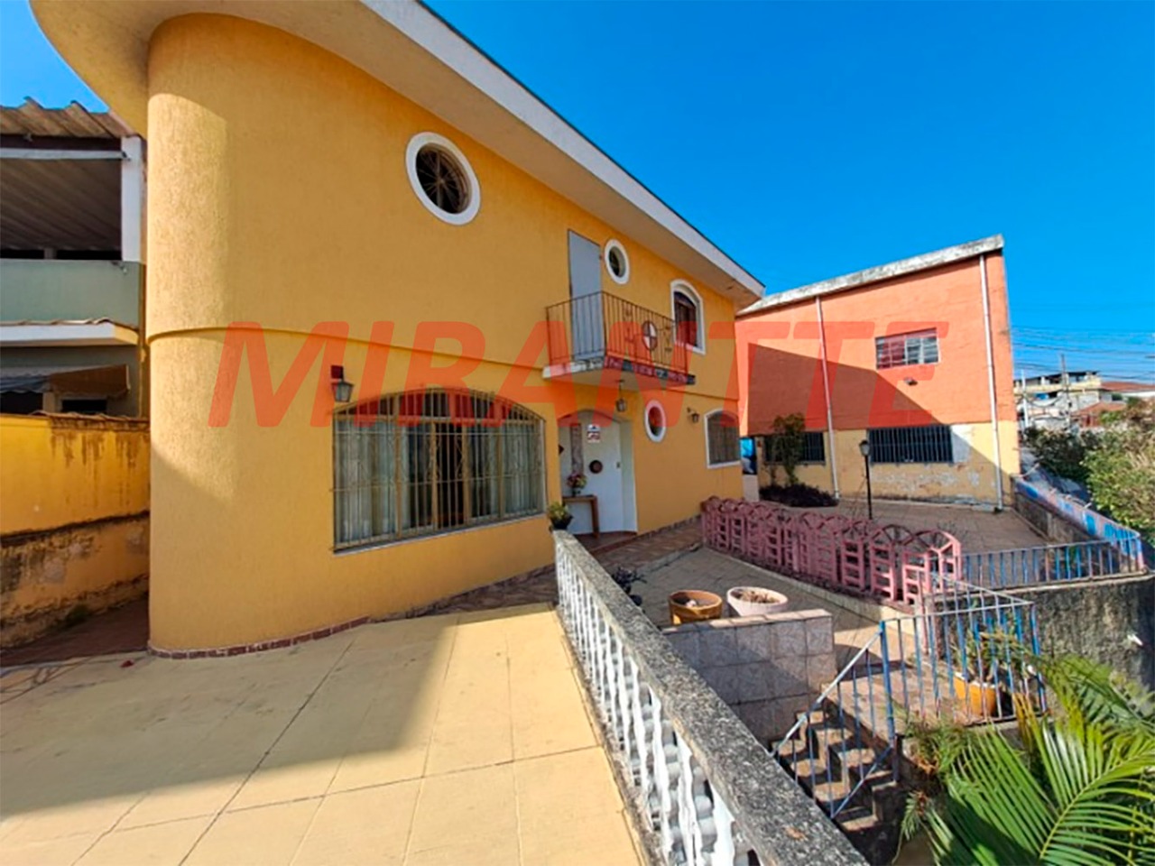 Sobrado de 308m² com 3 quartos em Jardim Peri