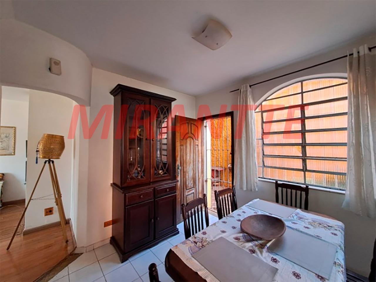 Sobrado de 308m² com 3 quartos em Jardim Peri