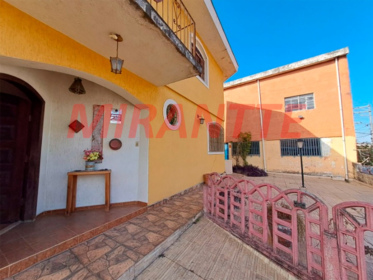 Sobrado de 308m² com 3 quartos em Jardim Peri