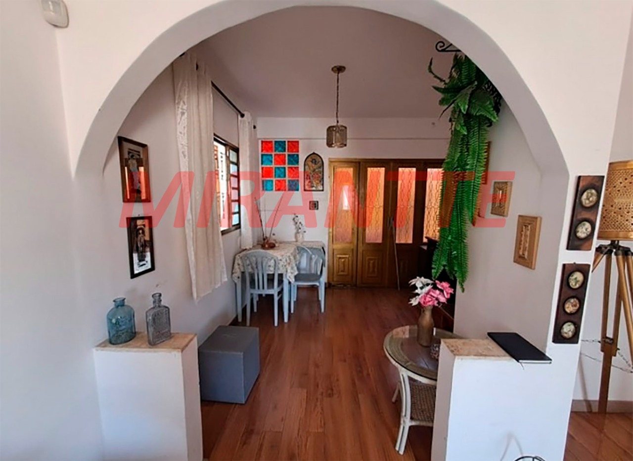 Sobrado de 308m² com 3 quartos em Jardim Peri