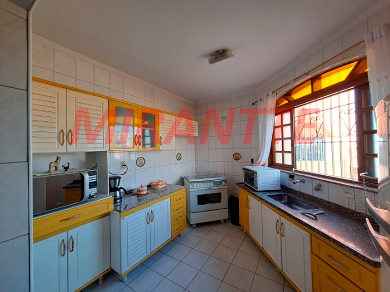 Sobrado de 308m² com 3 quartos em Jardim Peri
