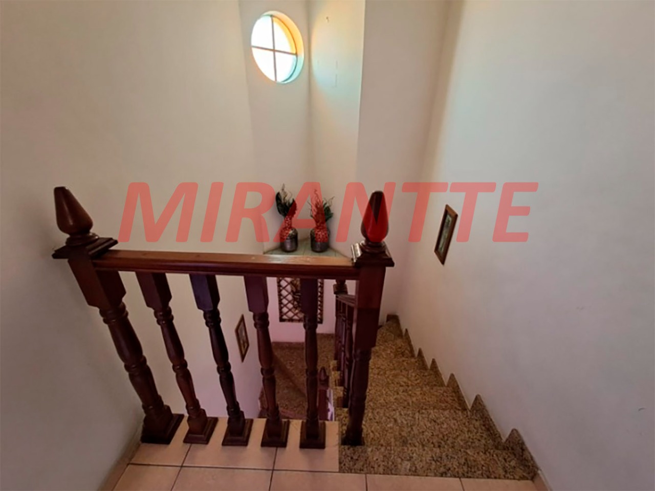 Sobrado de 308m² com 3 quartos em Jardim Peri