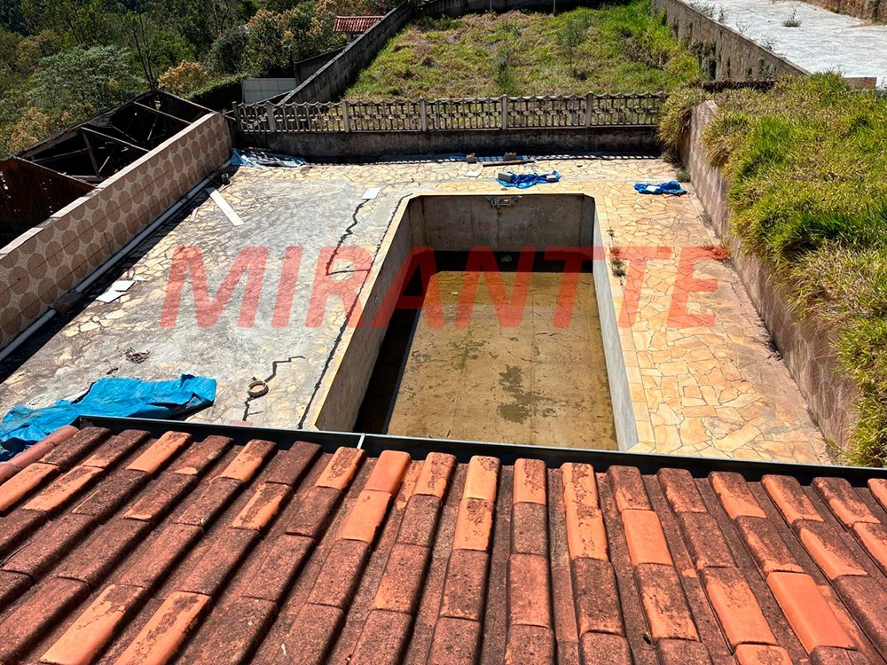 Cond. fechado de 284.6m² em Serra da Cantareira