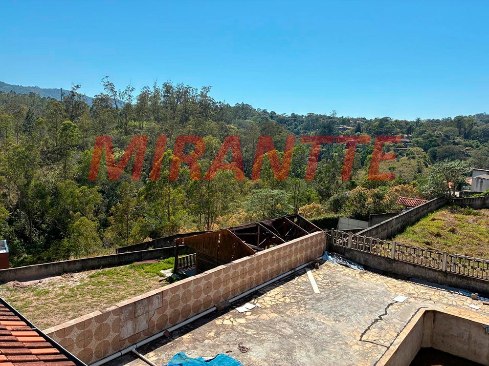 Cond. fechado de 284.6m² em Serra da Cantareira