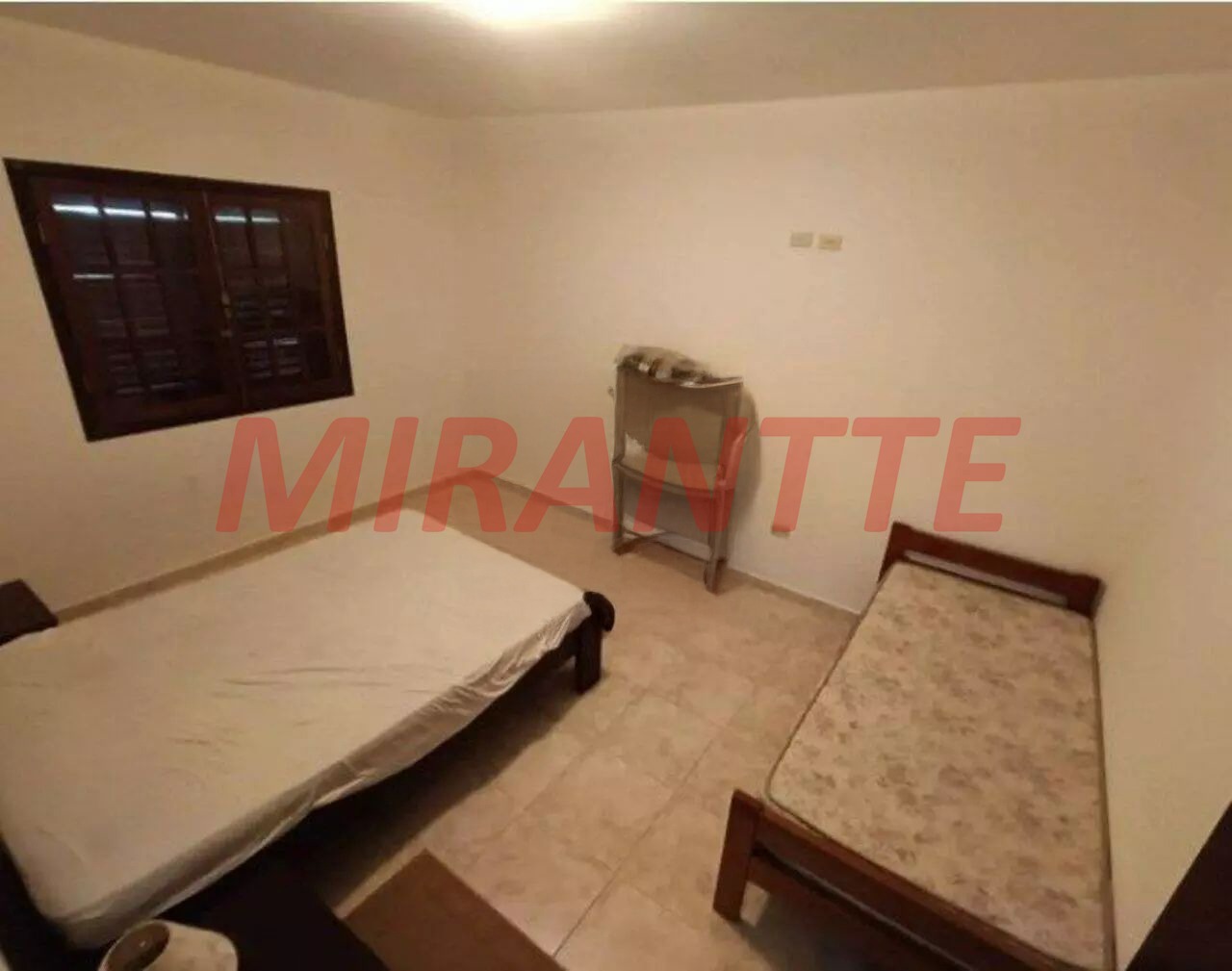 Cond. fechado de 186m² com 3 quartos em Maracanã
