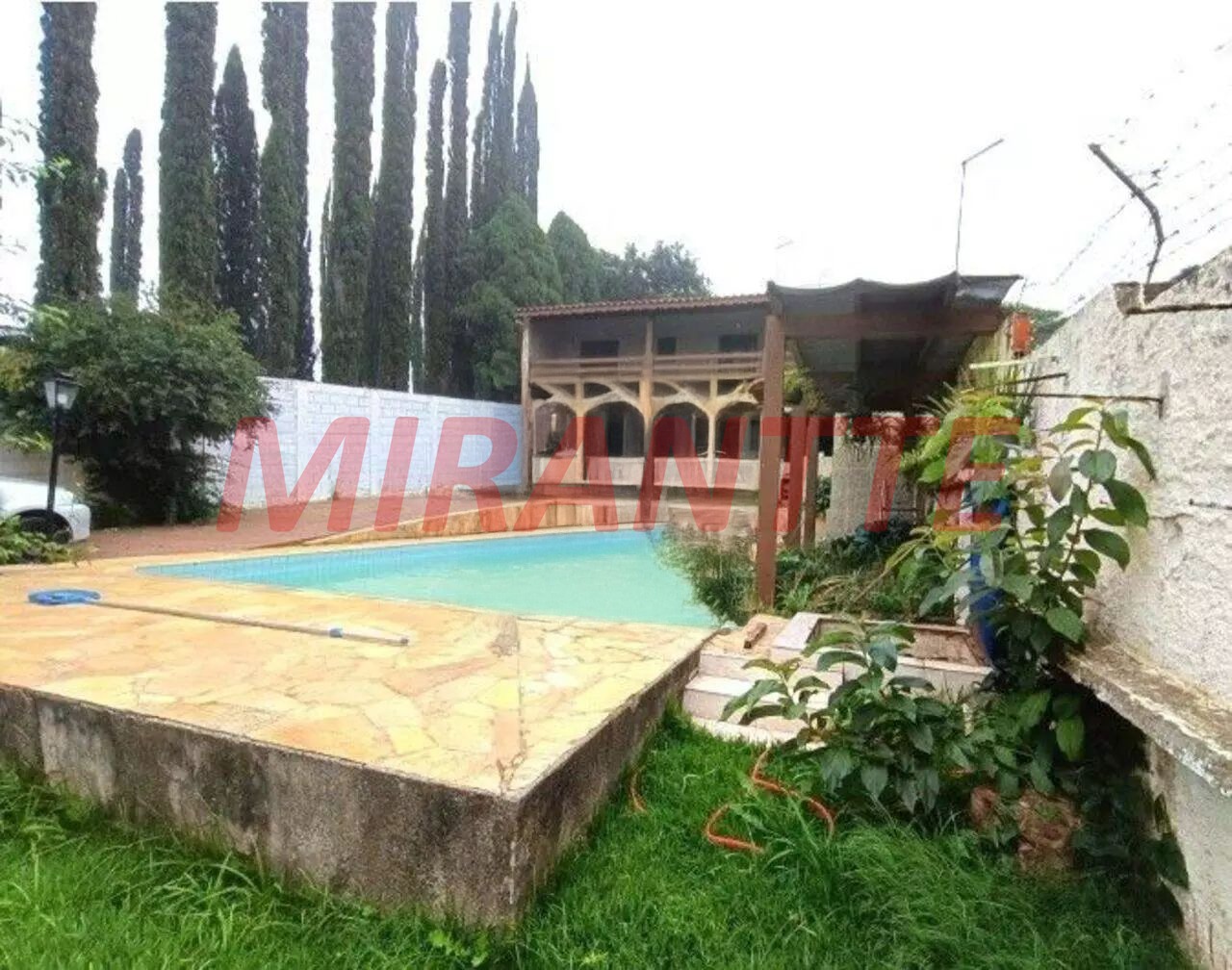 Cond. fechado de 186m² com 3 quartos em Maracanã
