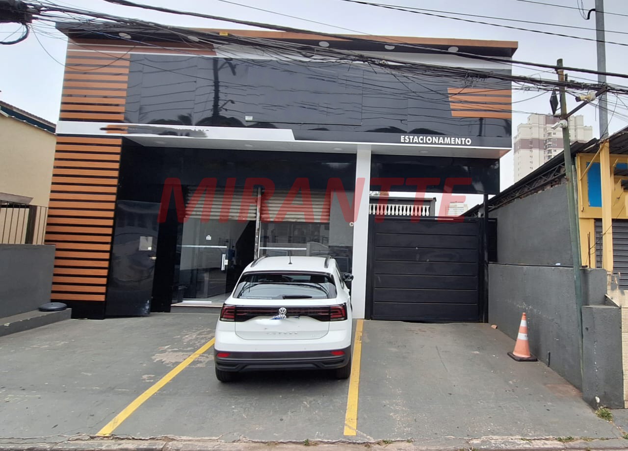 Comercial de 458m² em Chora Menino