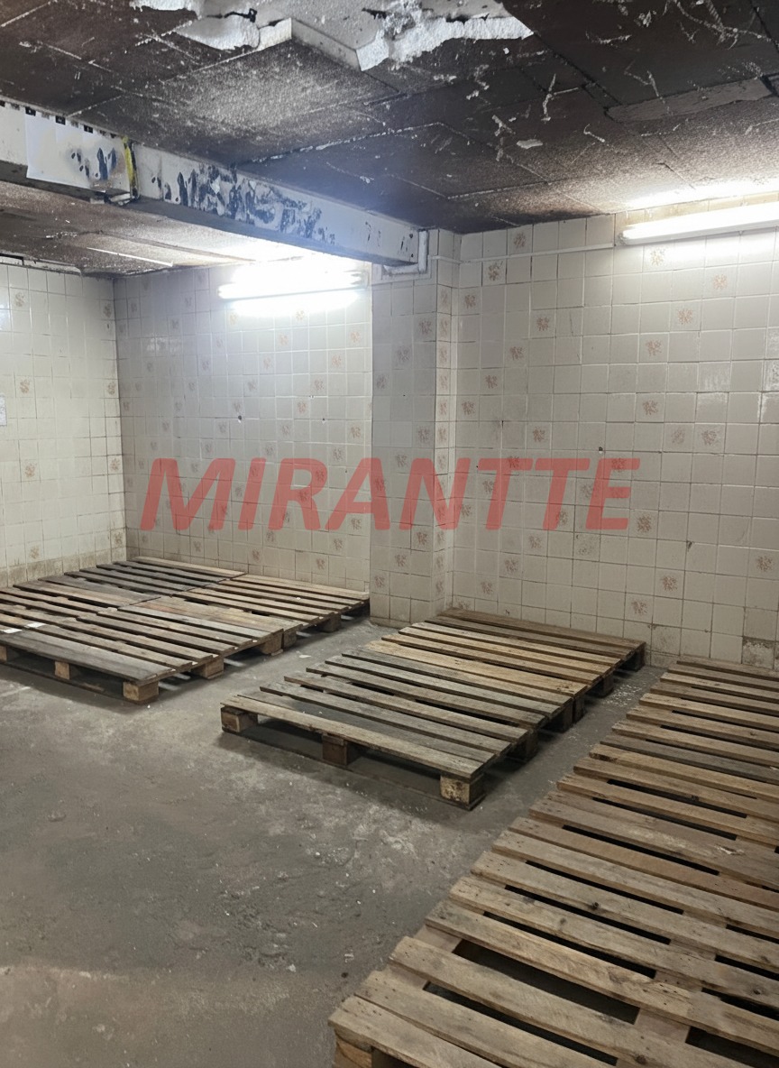 Comercial de 458m² em Chora Menino