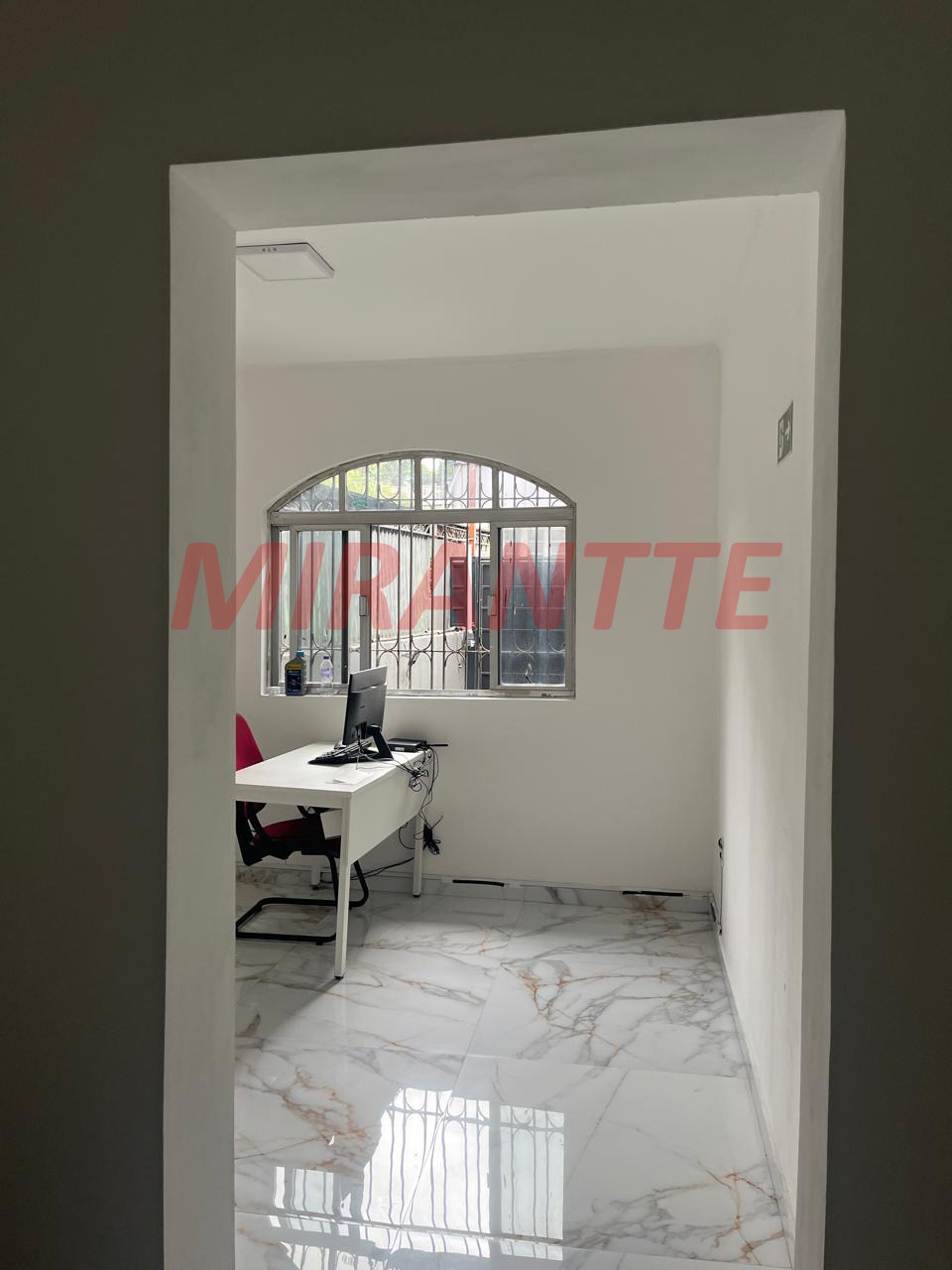 Comercial de 458m² em Chora Menino