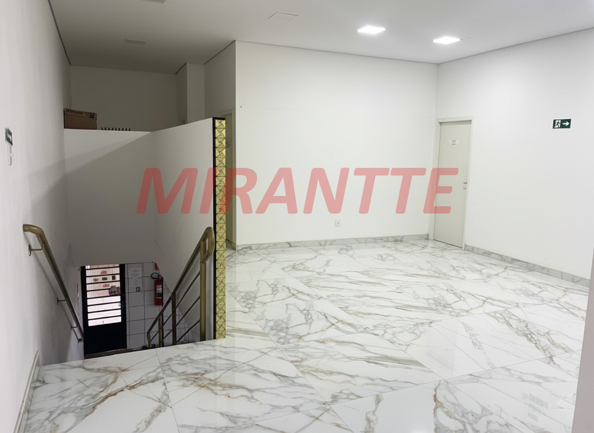 Comercial de 458m² em Chora Menino