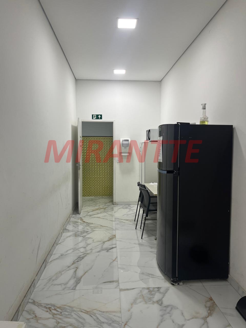 Comercial de 458m² em Chora Menino