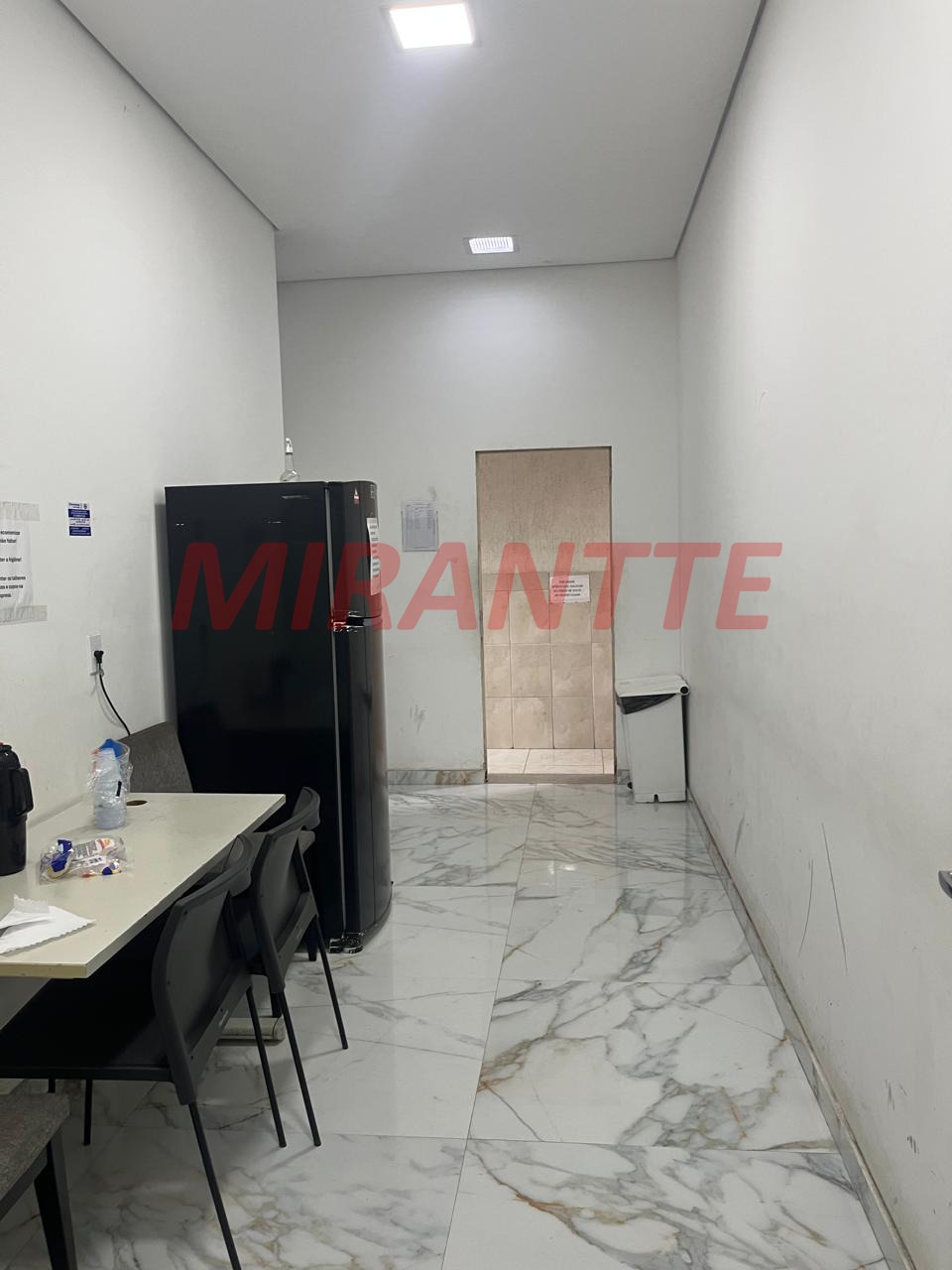 Comercial de 458m² em Chora Menino