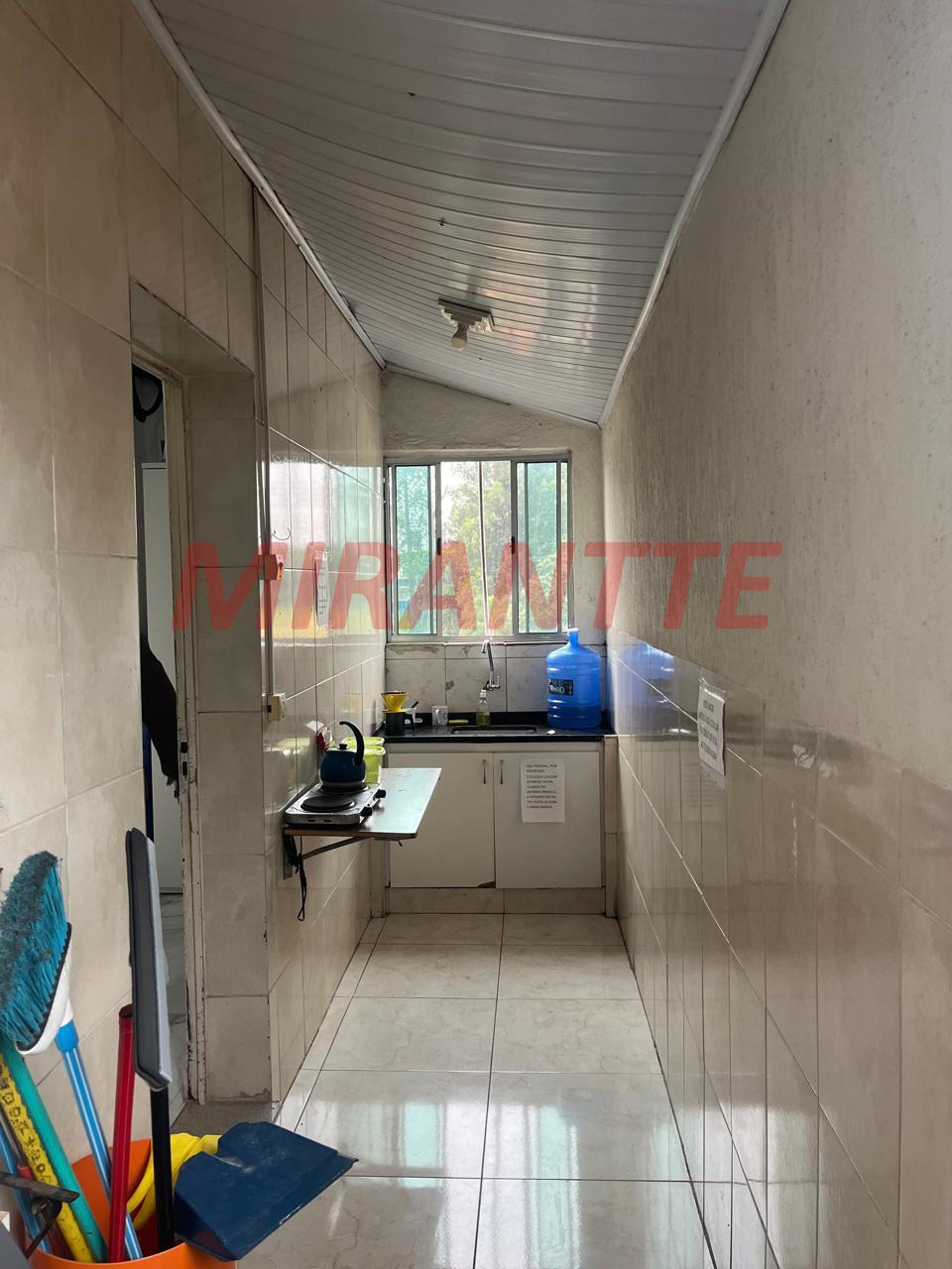 Comercial de 458m² em Chora Menino
