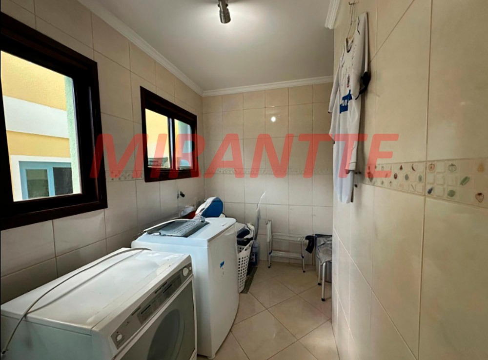 Cond. fechado de 280m² com 4 quartos em Jardim Itatinga