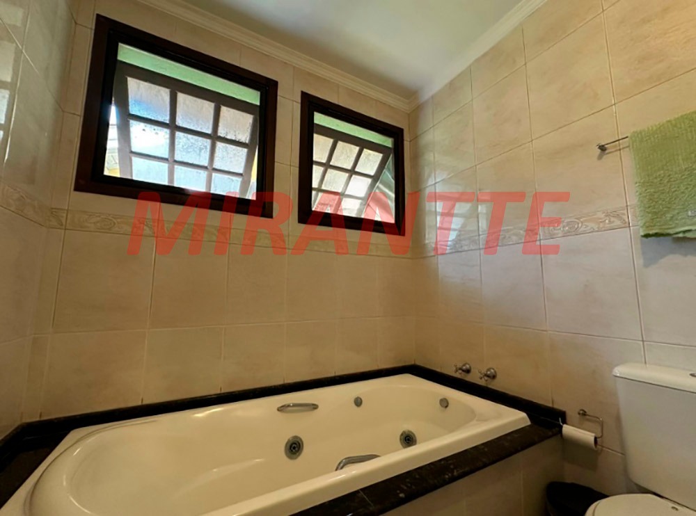 Cond. fechado de 280m² com 4 quartos em Jardim Itatinga