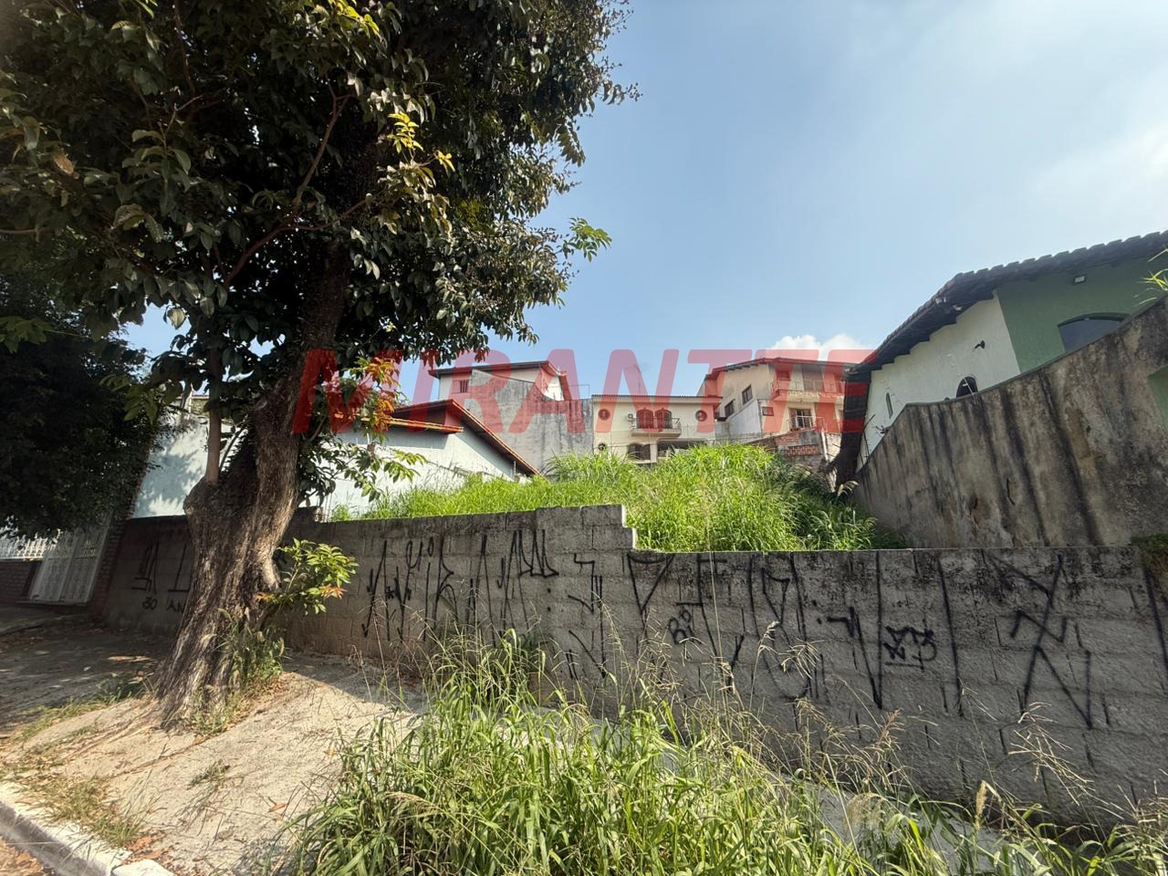 Terreno de 0m² em Jardim Guapíra