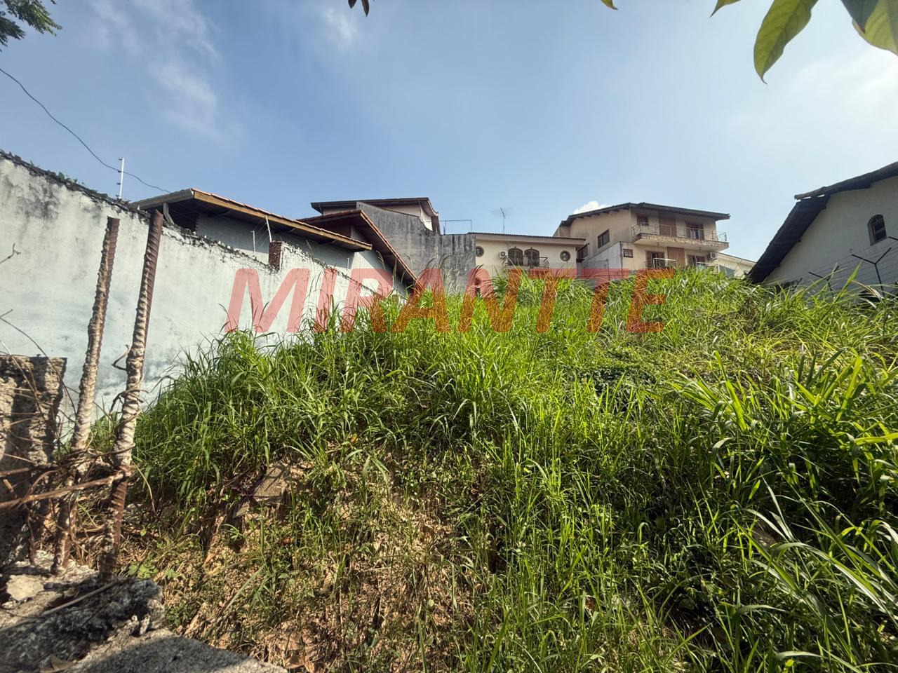 Terreno de 0m² em Jardim Guapíra