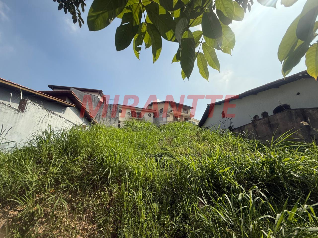 Terreno de 0m² em Jardim Guapíra