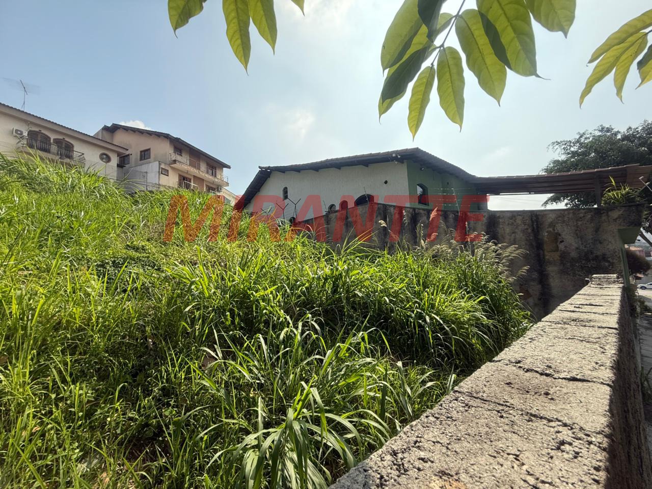 Terreno de 0m² em Jardim Guapíra