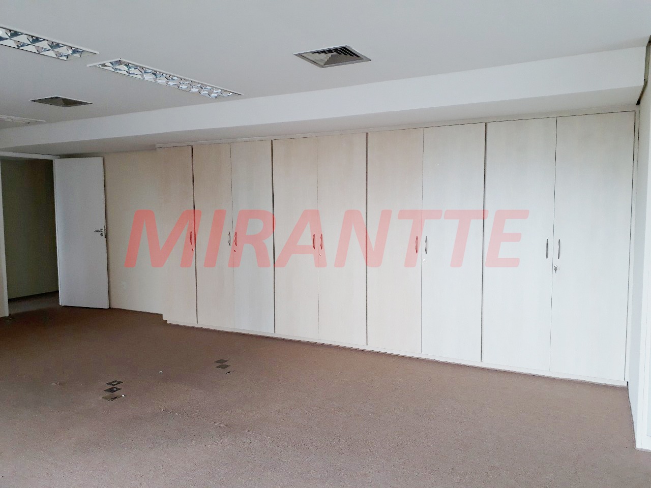 Conjunto comercial de 195m² em Centro