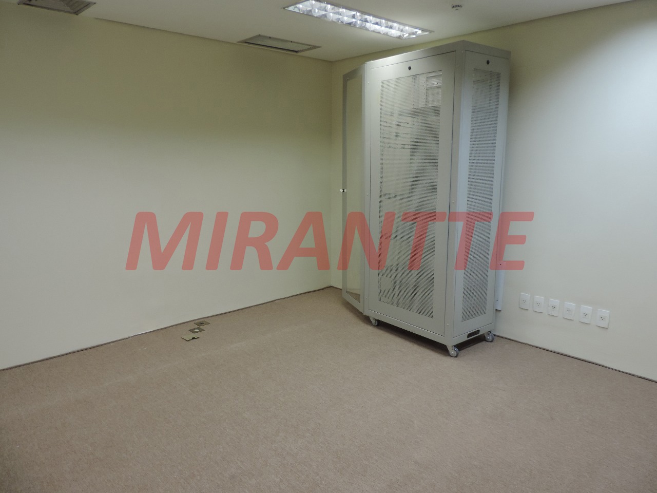 Conjunto comercial de 195m² em Centro