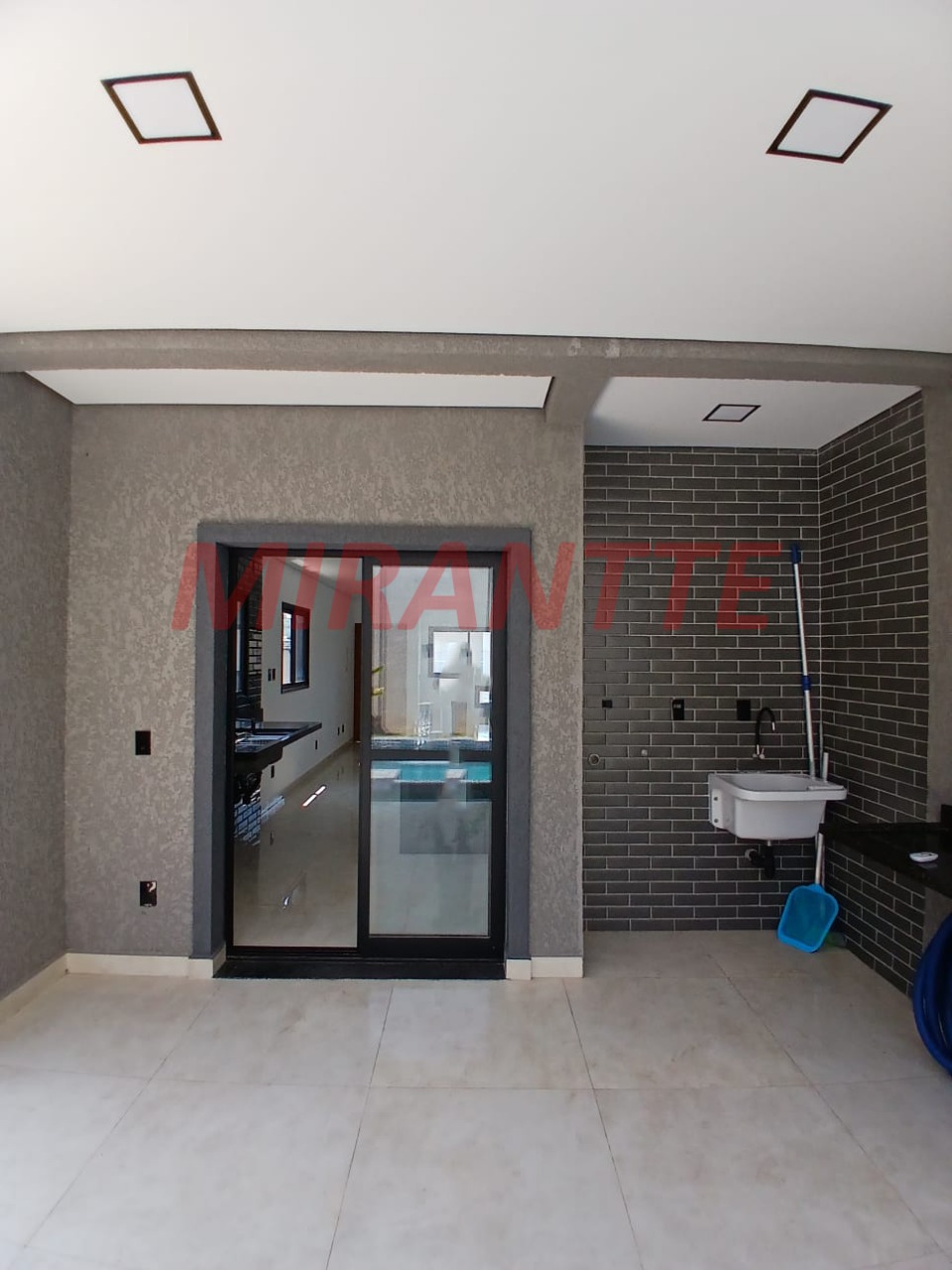 Cond. fechado de 126m² com 3 quartos em santana de parnaiba