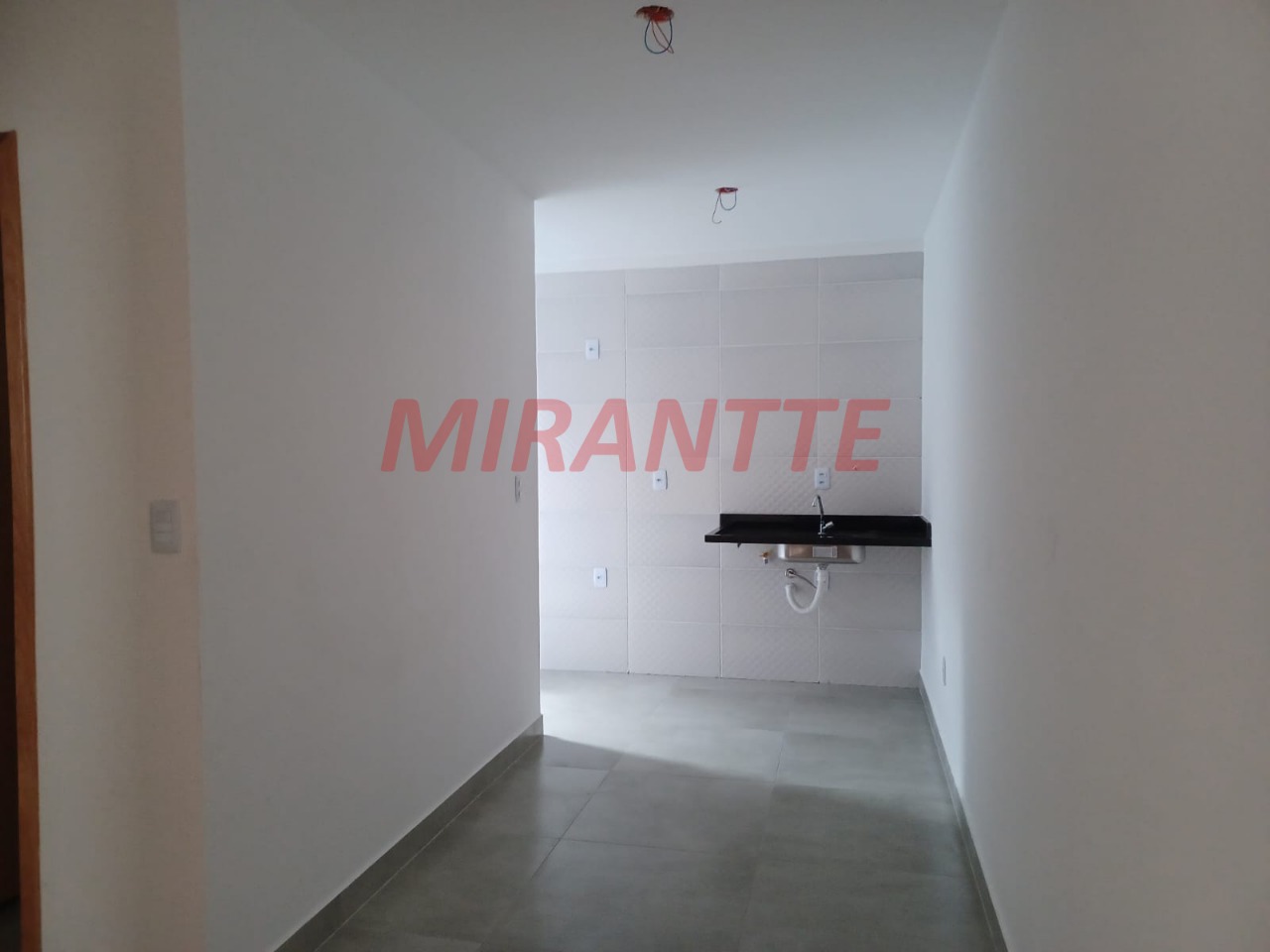 Apartamento de 35m² com 2 quartos em Água Fria