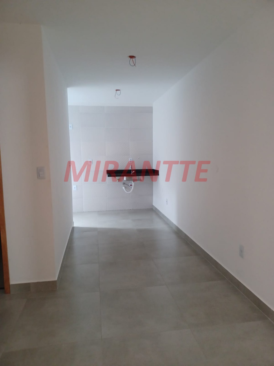 Apartamento de 35m² com 2 quartos em Água Fria