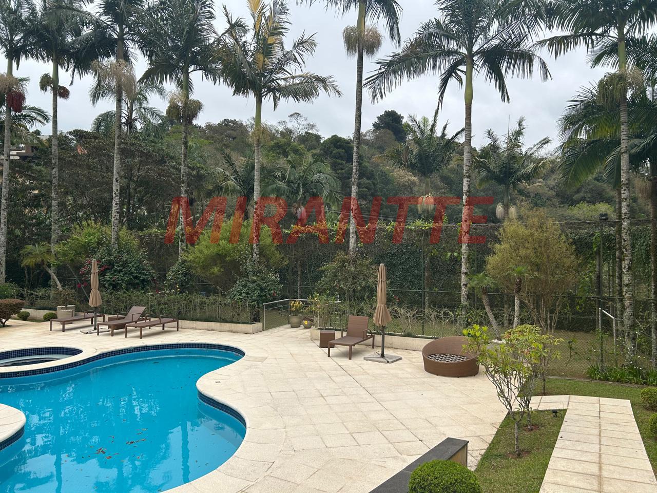 Cond. fechado de 739m² com 5 quartos em Roseira