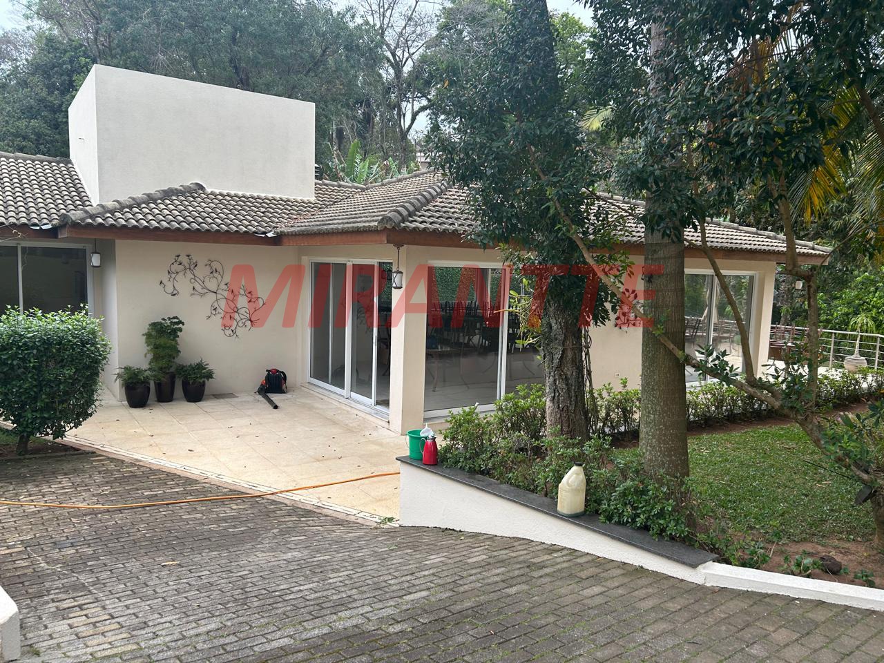 Cond. fechado de 739m² com 5 quartos em Roseira