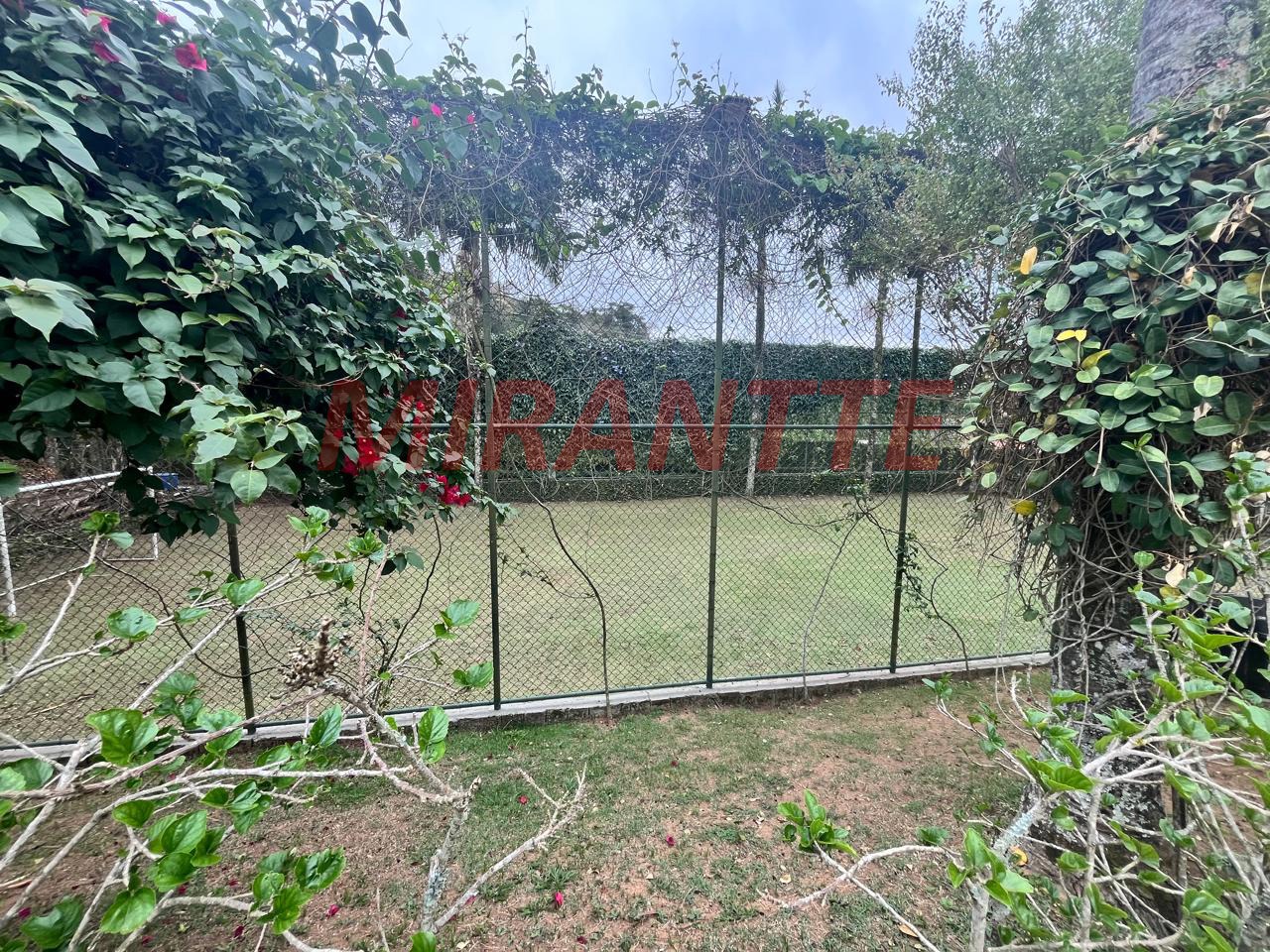 Cond. fechado de 739m² com 5 quartos em Roseira