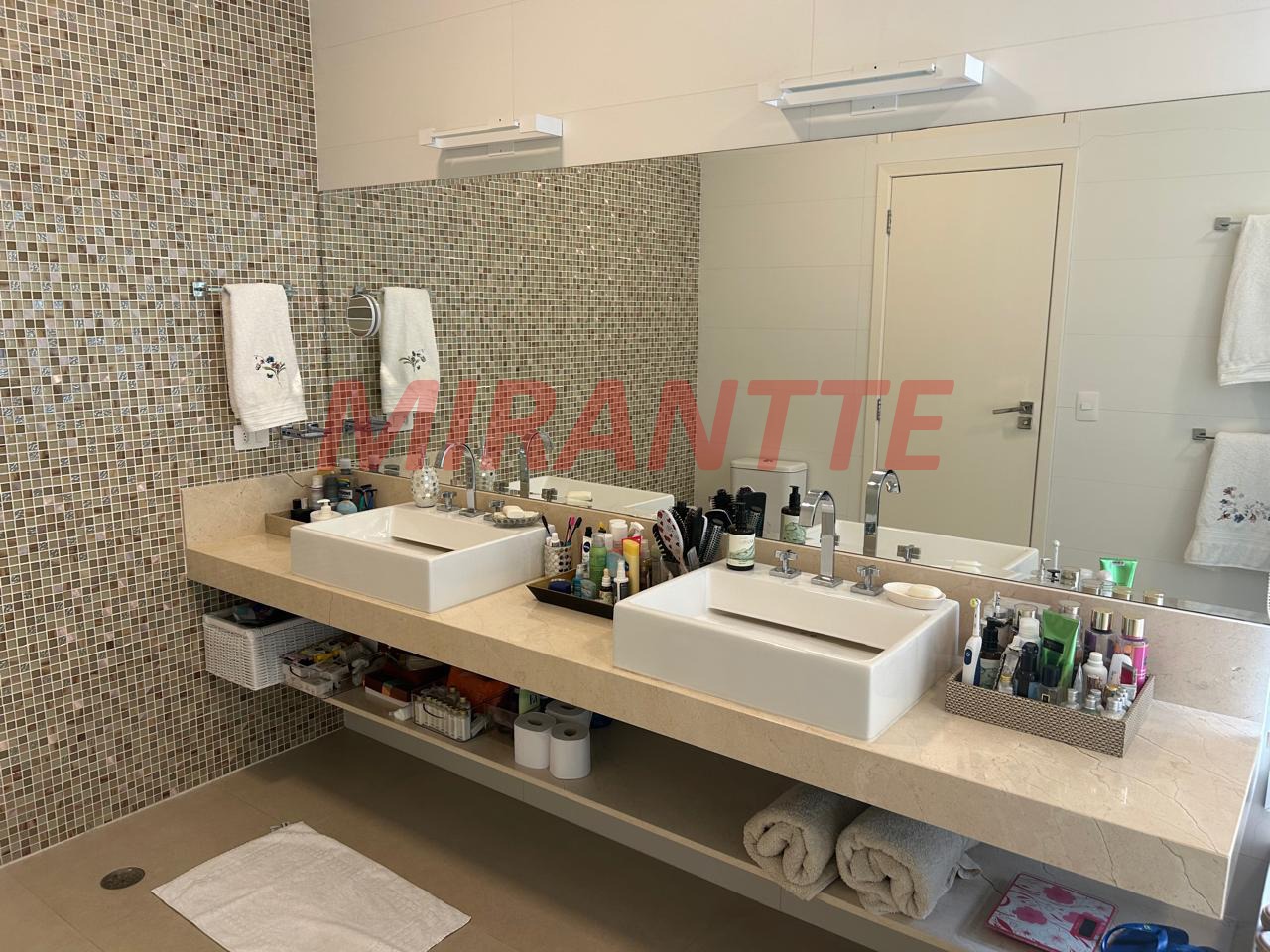 Cond. fechado de 739m² com 5 quartos em Roseira