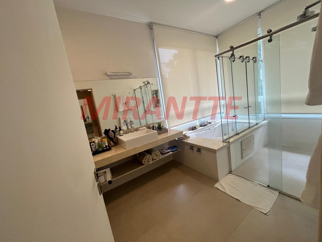 Cond. fechado de 739m² com 5 quartos em Roseira