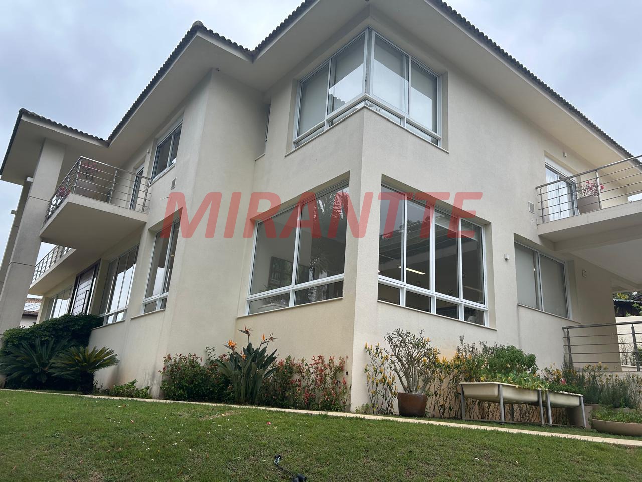 Cond. fechado de 739m² com 5 quartos em Roseira