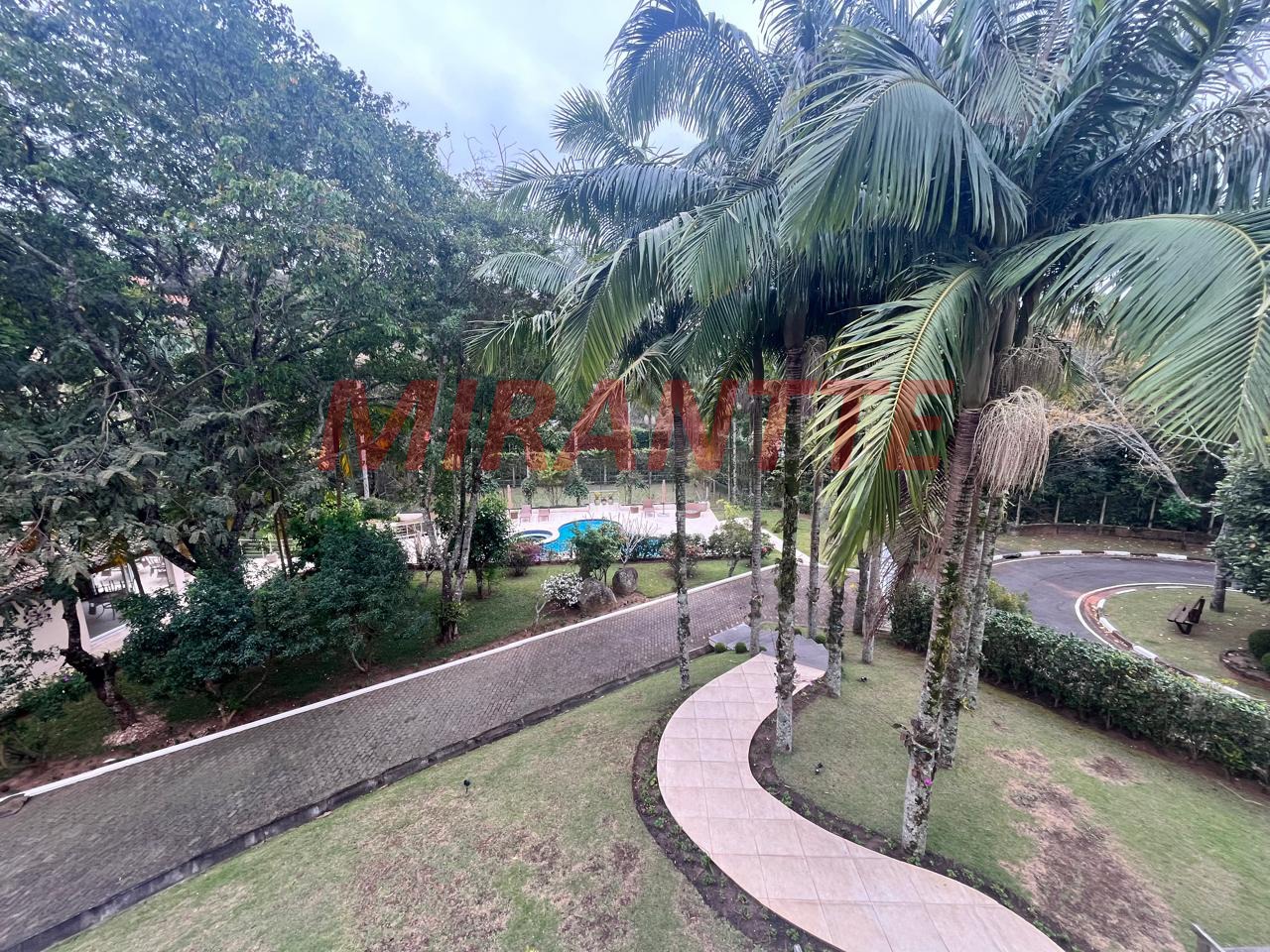 Cond. fechado de 739m² com 5 quartos em Roseira