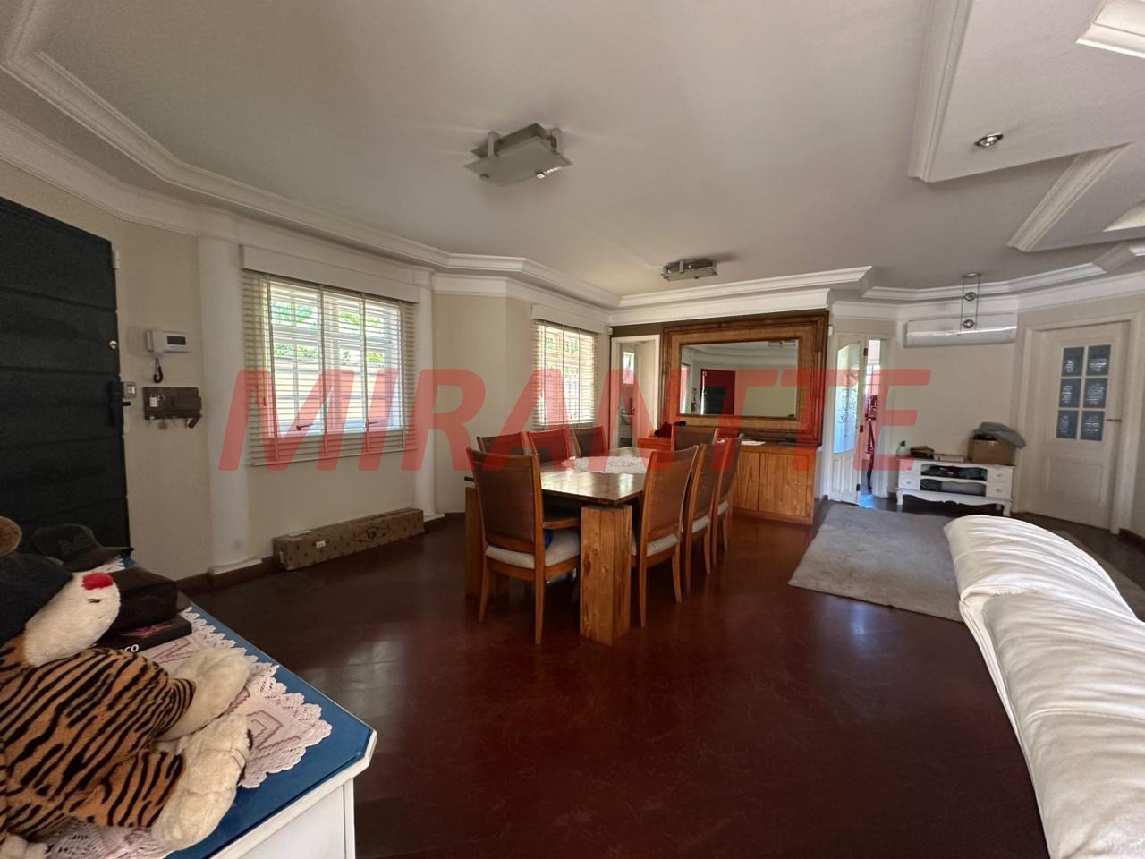 Sobrado de 514m² com 4 quartos em Jardim Floresta