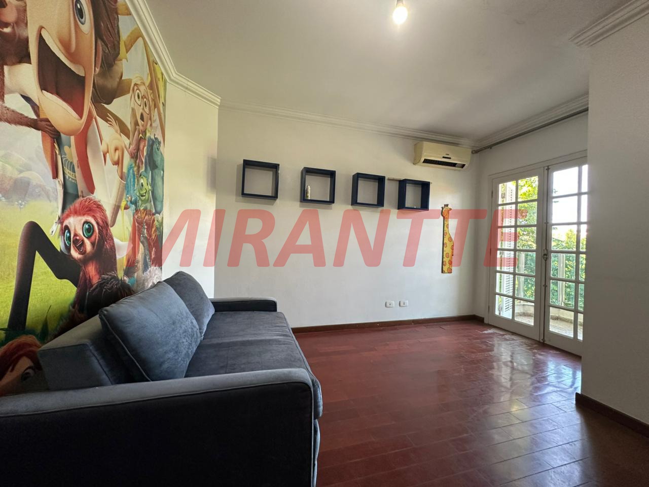 Sobrado de 514m² com 4 quartos em Jardim Floresta