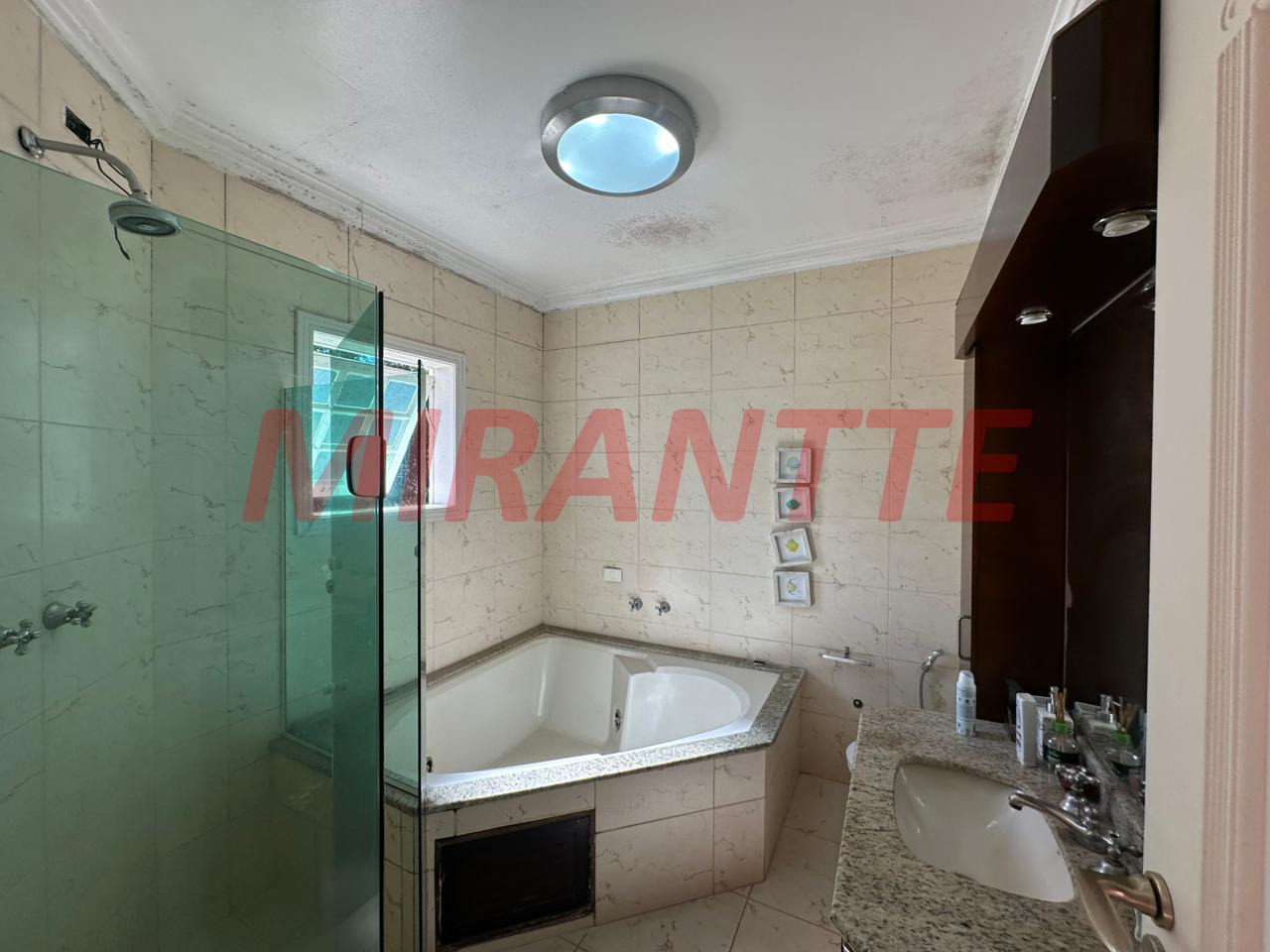 Sobrado de 514m² com 4 quartos em Jardim Floresta