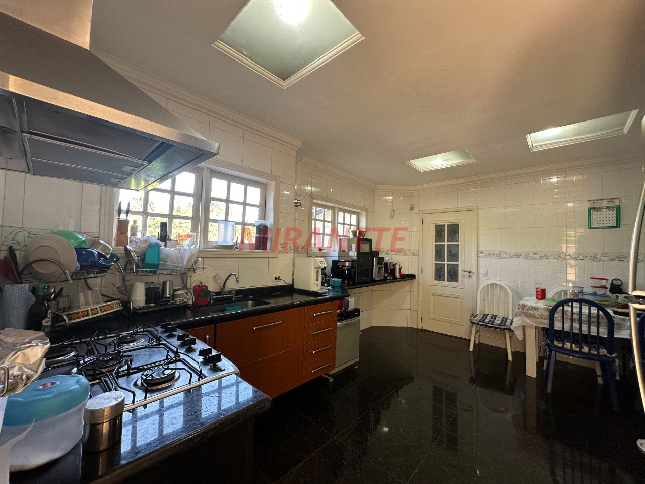 Sobrado de 514m² com 4 quartos em Jardim Floresta