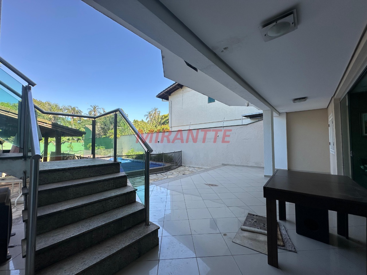 Sobrado de 514m² com 4 quartos em Jardim Floresta