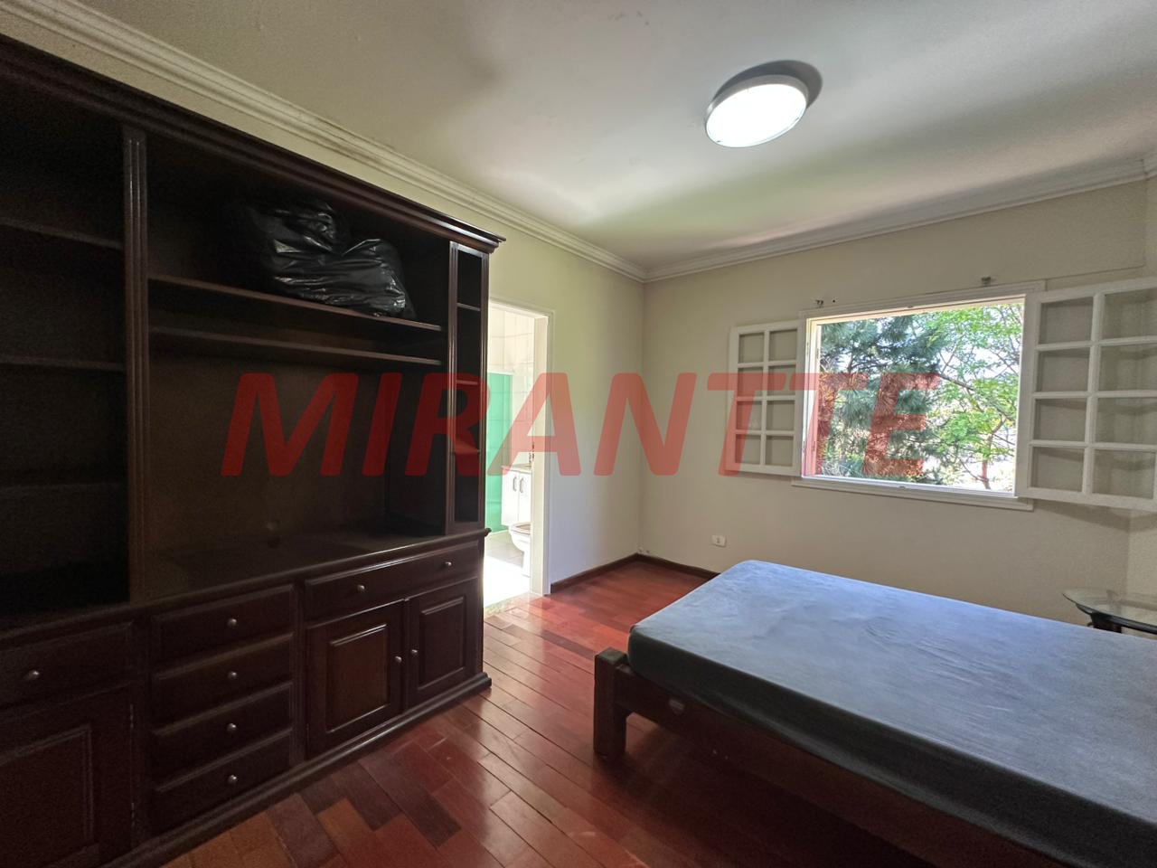 Sobrado de 514m² com 4 quartos em Jardim Floresta